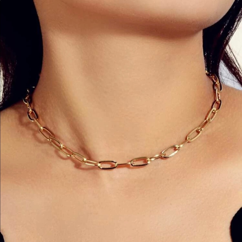 Woman’s Gold Paper Clip Chain Necklace
